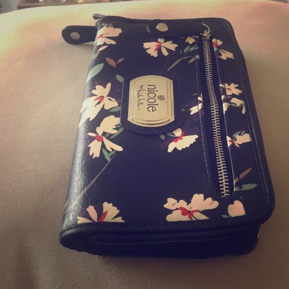 Nicole By Nicole Miller Wallet - Picture 1 of 4